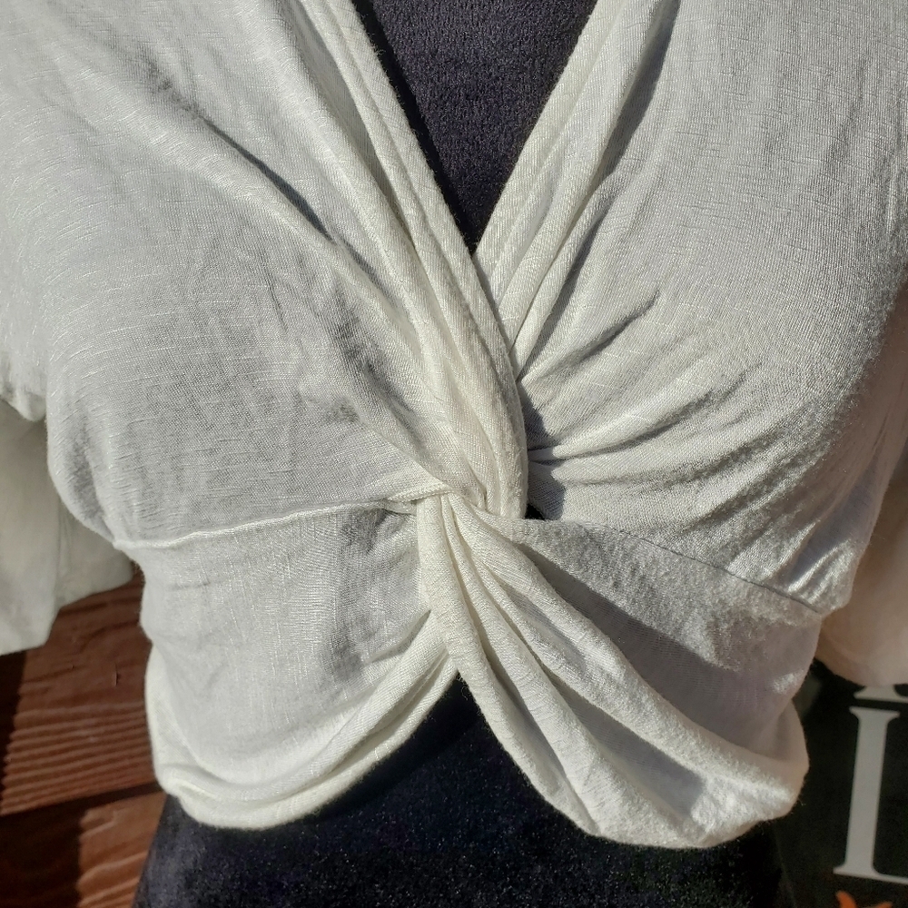 AE Studio White Women's Lightweight Flutter Sleeve V-Neck Crop Top Size Medium - Picture 6 of 16